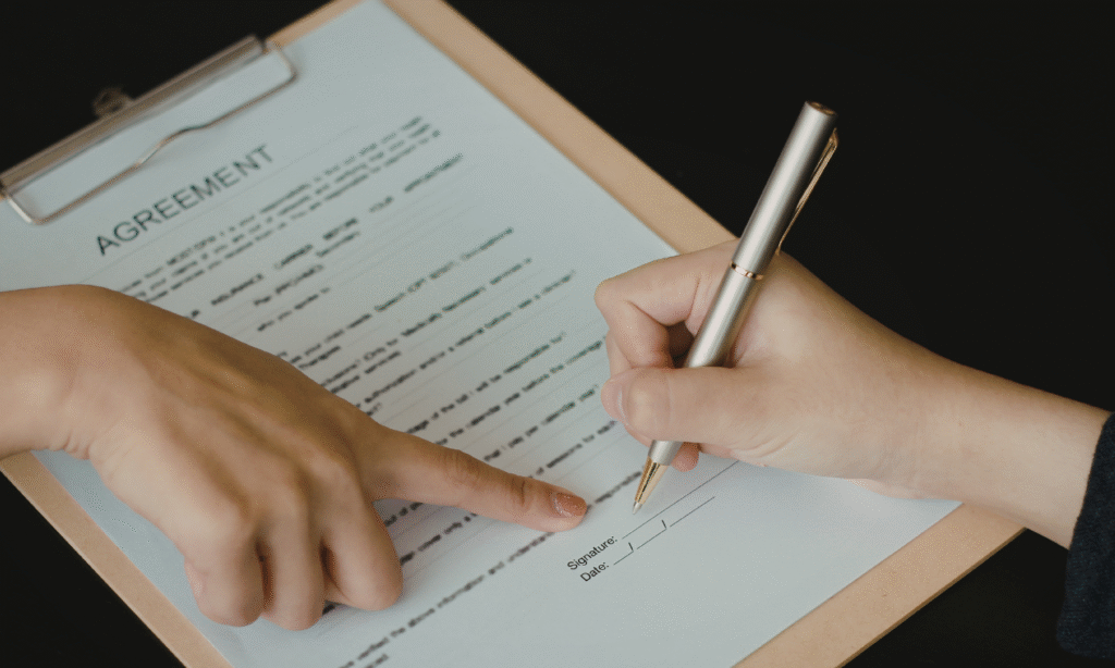 Odstąpienie od umowy – kiedy i jak można skorzystać z tego prawa